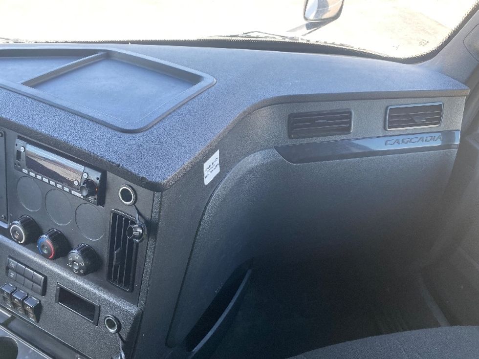 Sleeper Tractor-Heavy Duty Tractors-Freightliner-2024-T12664ST-Fontana-CA-847,850\n\t\tmiles-$ 53,750 - Image 14