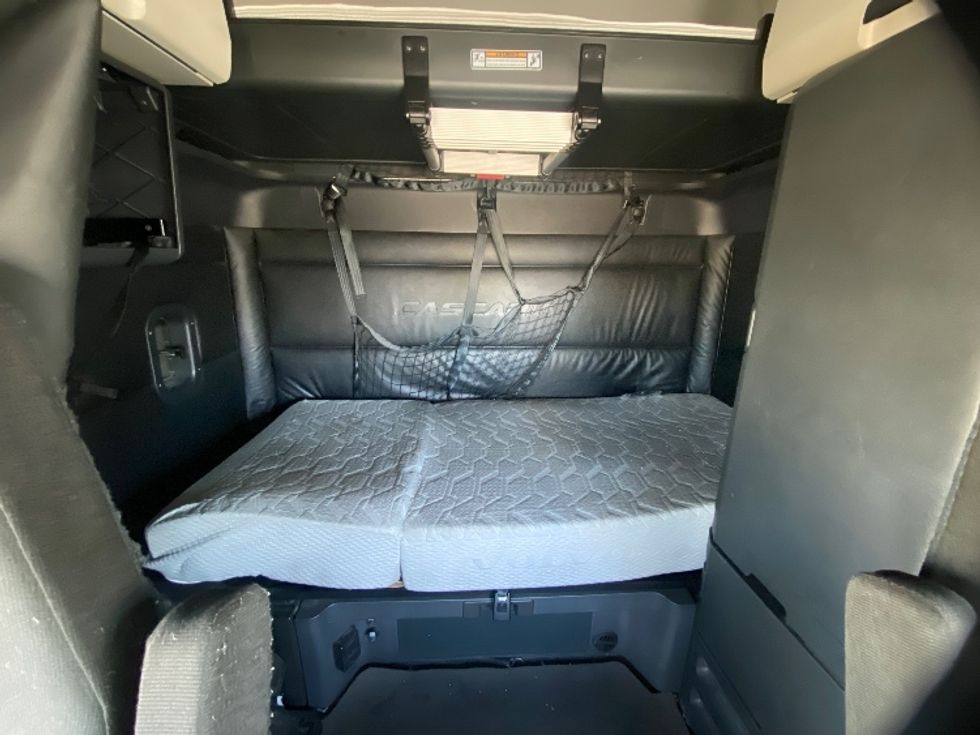 Sleeper Tractor-Heavy Duty Tractors-Freightliner-2024-T12664ST-Fontana-CA-847,850\n\t\tmiles-$ 53,750 - Image 16