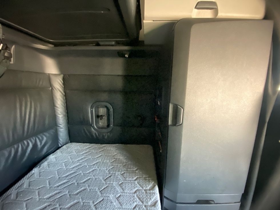 Sleeper Tractor-Heavy Duty Tractors-Freightliner-2024-T12664ST-Fontana-CA-847,850\n\t\tmiles-$ 53,750 - Image 18