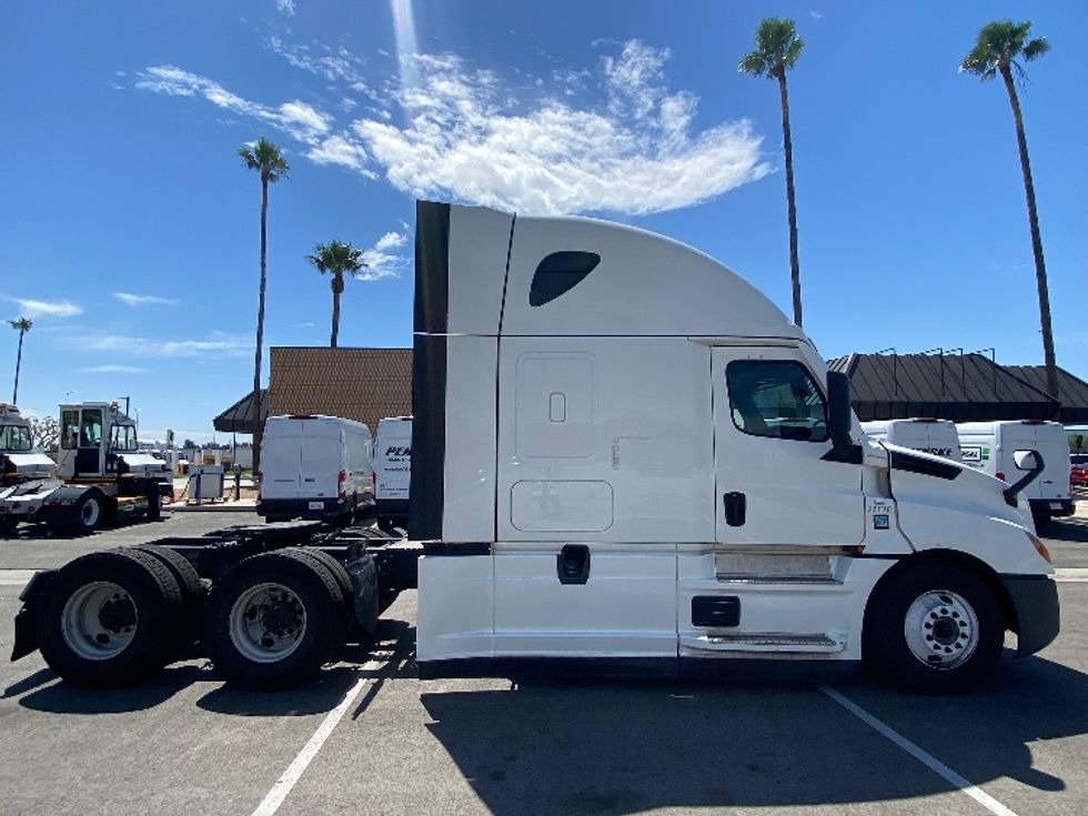 Sleeper Tractor-Heavy Duty Tractors-Freightliner-2024-T12664ST-Fontana-CA-847,850\n\t\tmiles-$ 53,750 - Image 8