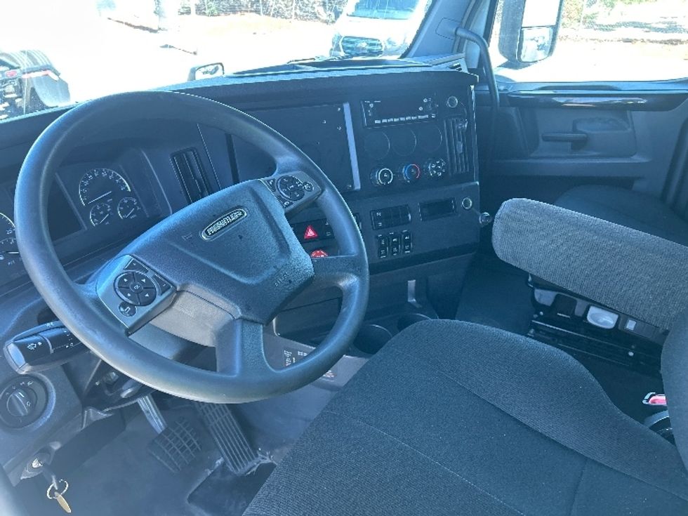 Sleeper Tractor-Heavy Duty Tractors-Freightliner-2024-T12664ST-Fontana-CA-868,088\n\t\tmiles-$ 51,500 - Image 10