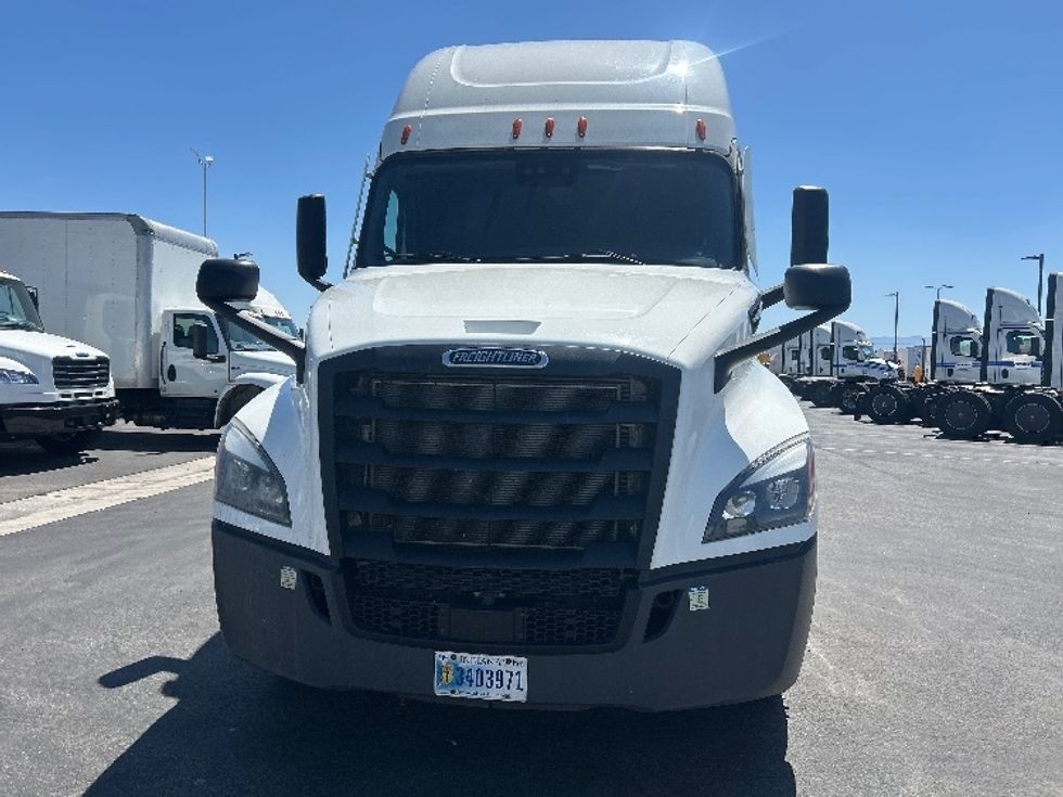 Sleeper Tractor-Heavy Duty Tractors-Freightliner-2024-T12664ST-Fontana-CA-868,088\n\t\tmiles-$ 51,500 - Image 2