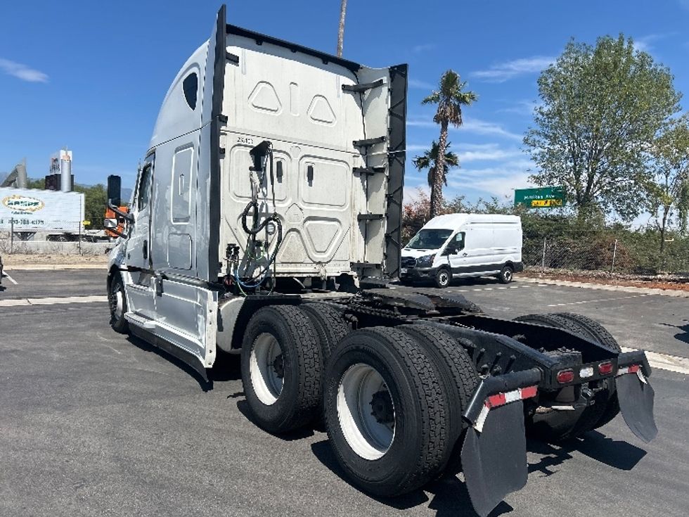 Sleeper Tractor-Heavy Duty Tractors-Freightliner-2024-T12664ST-Fontana-CA-868,088\n\t\tmiles-$ 51,500 - Image 5