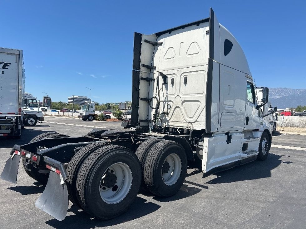 Sleeper Tractor-Heavy Duty Tractors-Freightliner-2024-T12664ST-Fontana-CA-868,088\n\t\tmiles-$ 51,500 - Image 7