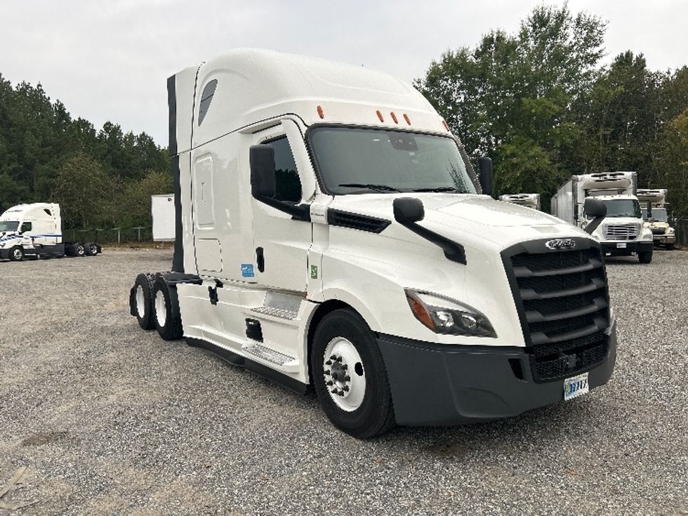 Sleeper Tractor-Heavy Duty Tractors-Freightliner-2024-T12664ST-Forest Park-GA-577,054\n\t\tmiles-$ 87,250 - Image 1