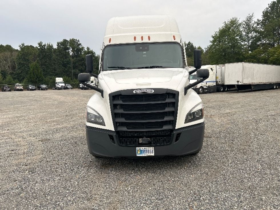Sleeper Tractor-Heavy Duty Tractors-Freightliner-2024-T12664ST-Forest Park-GA-577,054\n\t\tmiles-$ 87,250 - Image 2