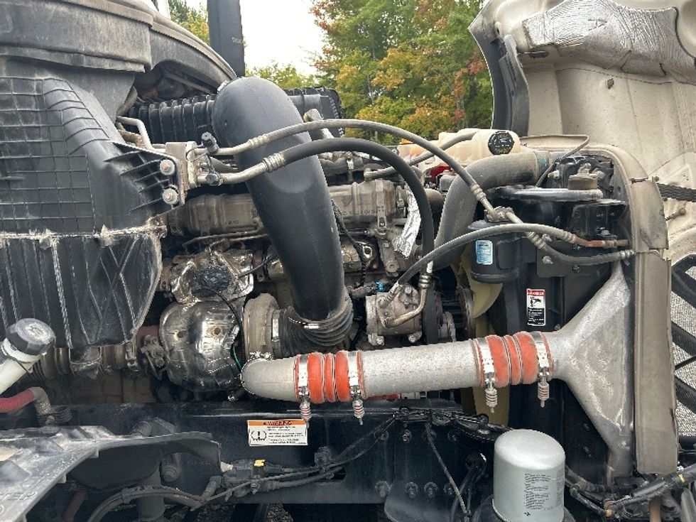 Sleeper Tractor-Heavy Duty Tractors-Freightliner-2024-T12664ST-Forest Park-GA-577,054\n\t\tmiles-$ 87,250 - Image 20