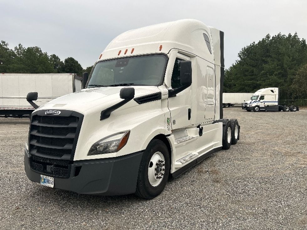 Sleeper Tractor-Heavy Duty Tractors-Freightliner-2024-T12664ST-Forest Park-GA-577,054\n\t\tmiles-$ 87,250 - Image 3