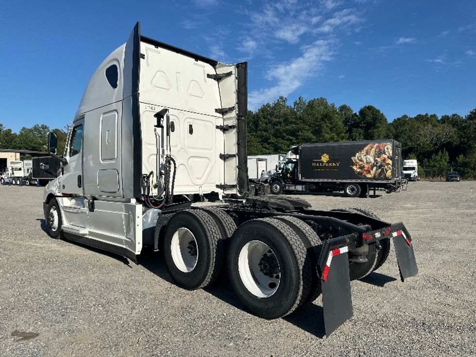 Sleeper Tractor-Heavy Duty Tractors-Freightliner-2024-T12664ST-Forest Park-GA-577,054\n\t\tmiles-$ 87,250 - Image 5