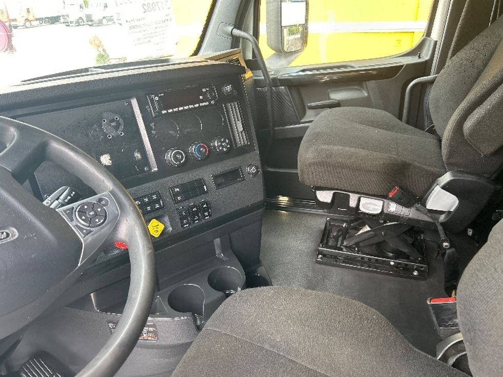 Sleeper Tractor-Heavy Duty Tractors-Freightliner-2024-T12664ST-Forest Park-GA-703,537\n\t\tmiles-$ 70,250 - Image 10