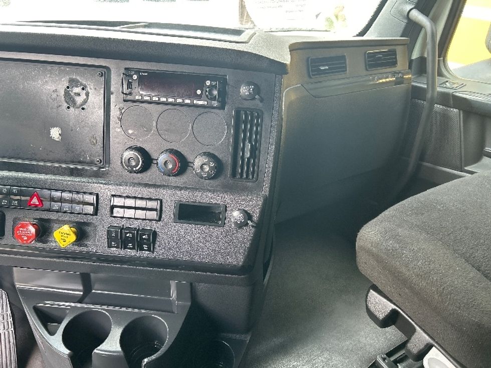 Sleeper Tractor-Heavy Duty Tractors-Freightliner-2024-T12664ST-Forest Park-GA-703,537\n\t\tmiles-$ 70,250 - Image 12