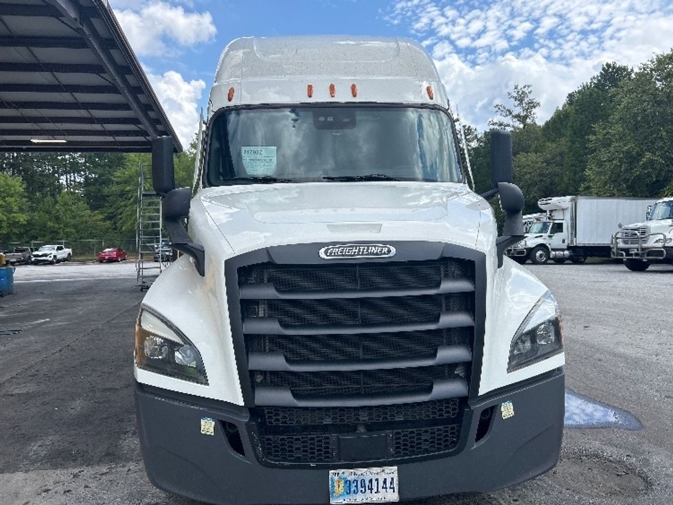 Sleeper Tractor-Heavy Duty Tractors-Freightliner-2024-T12664ST-Forest Park-GA-703,537\n\t\tmiles-$ 70,250 - Image 2