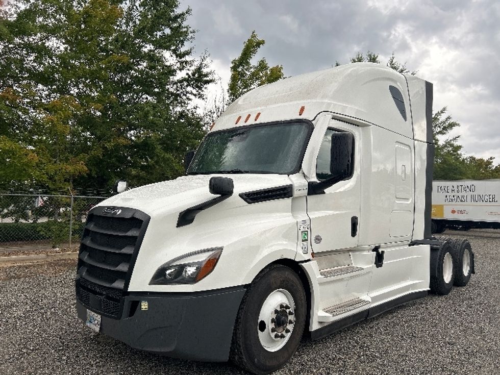 Sleeper Tractor-Heavy Duty Tractors-Freightliner-2024-T12664ST-Forest Park-GA-703,537\n\t\tmiles-$ 70,250 - Image 3