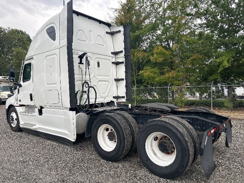 Sleeper Tractor-Heavy Duty Tractors-Freightliner-2024-T12664ST-Forest Park-GA-703,537\n\t\tmiles-$ 70,250 - Image 5