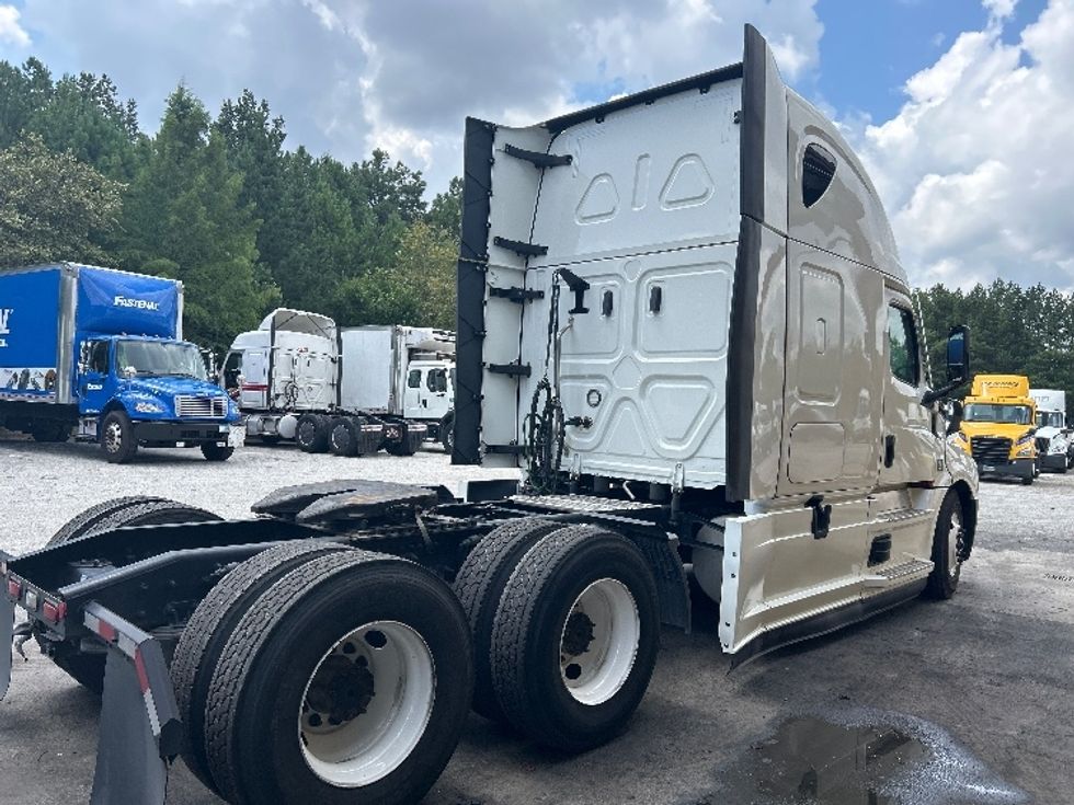 Sleeper Tractor-Heavy Duty Tractors-Freightliner-2024-T12664ST-Forest Park-GA-703,537\n\t\tmiles-$ 70,250 - Image 7