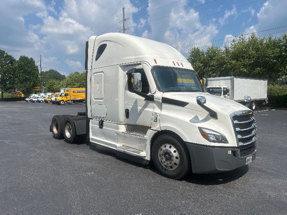 Sleeper Tractor-Heavy Duty Tractors-Freightliner-2024-T12664ST-Forest Park-GA-778,147\n\t\tmiles-$ 63,750 - Image 1