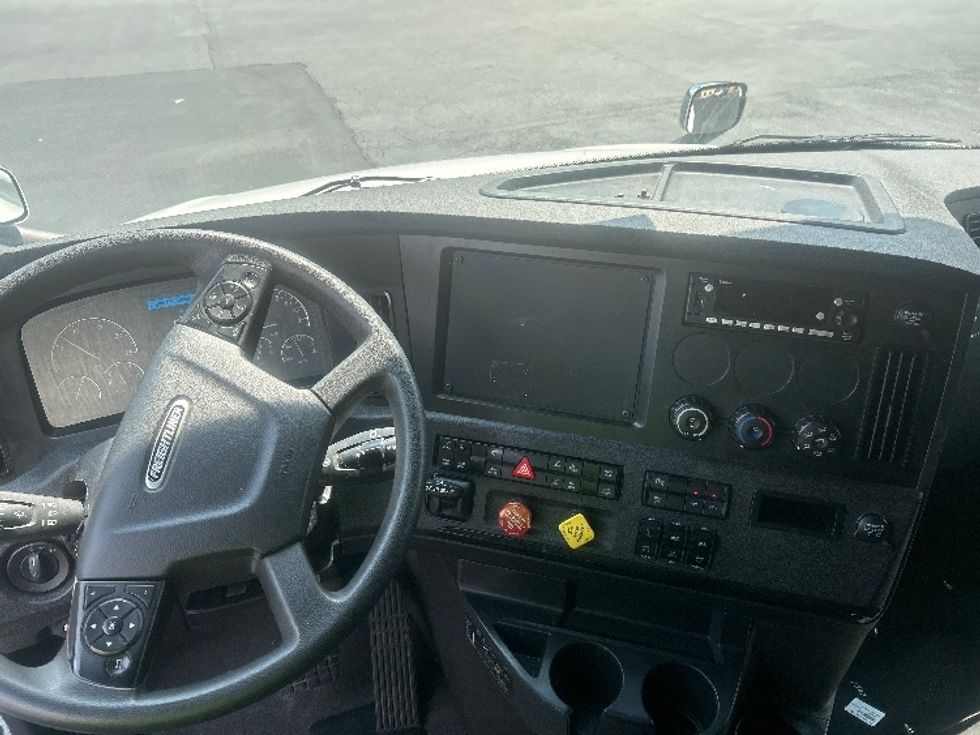 Sleeper Tractor-Heavy Duty Tractors-Freightliner-2024-T12664ST-Forest Park-GA-778,147\n\t\tmiles-$ 63,750 - Image 11