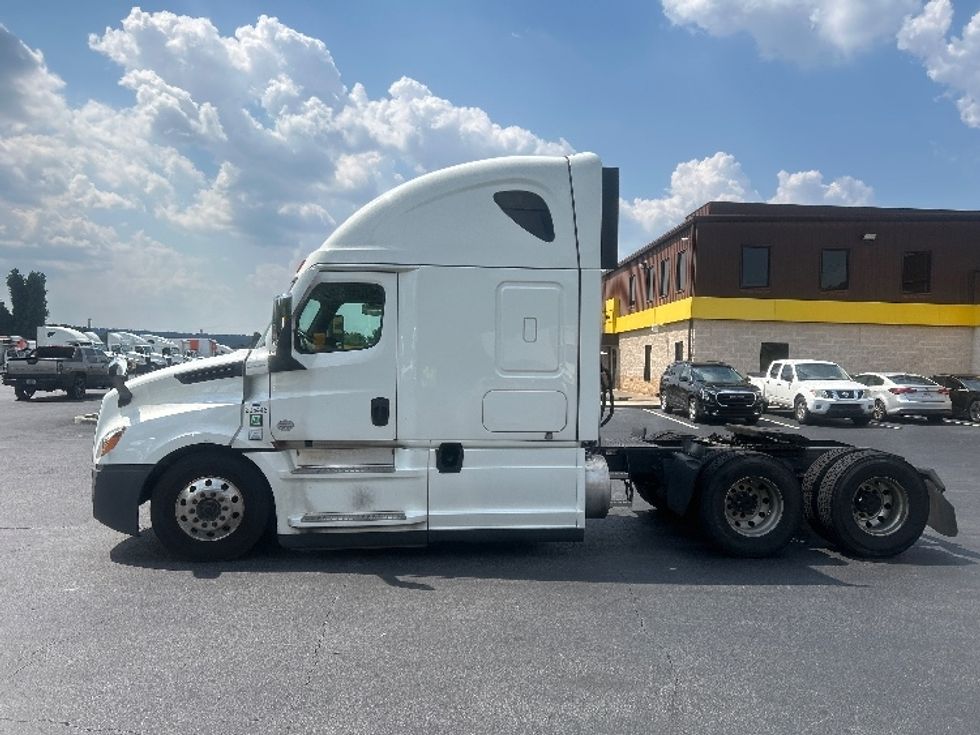Sleeper Tractor-Heavy Duty Tractors-Freightliner-2024-T12664ST-Forest Park-GA-778,147\n\t\tmiles-$ 63,750 - Image 4