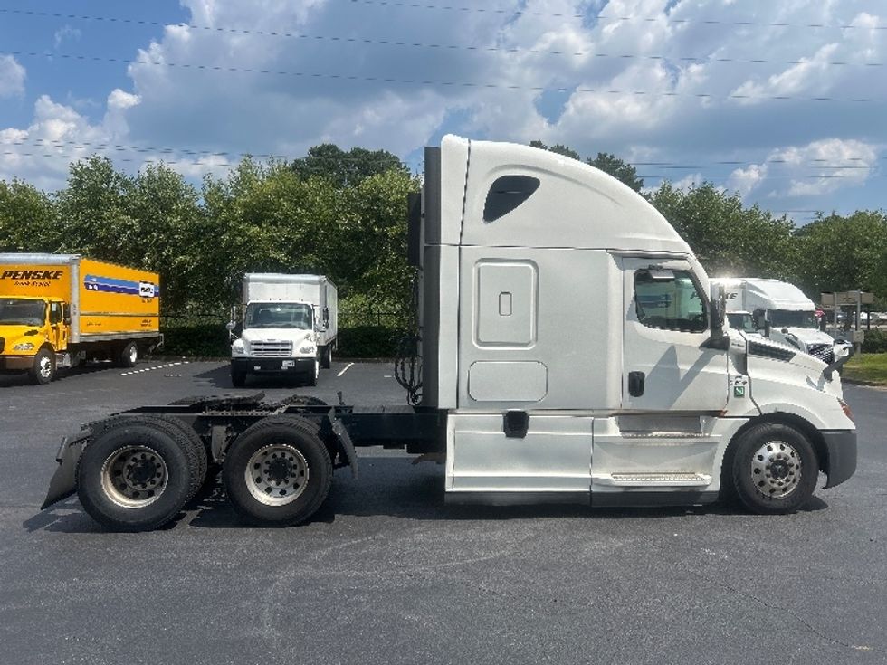 Sleeper Tractor-Heavy Duty Tractors-Freightliner-2024-T12664ST-Forest Park-GA-778,147\n\t\tmiles-$ 63,750 - Image 8