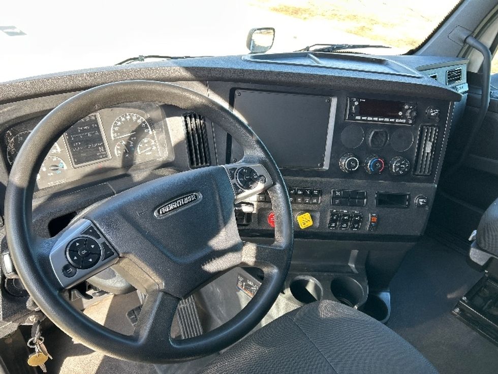 Sleeper Tractor-Heavy Duty Tractors-Freightliner-2024-T12664ST-Fort Worth-TX-293,698\n\t\tmiles-$ 113,500 - Image 11