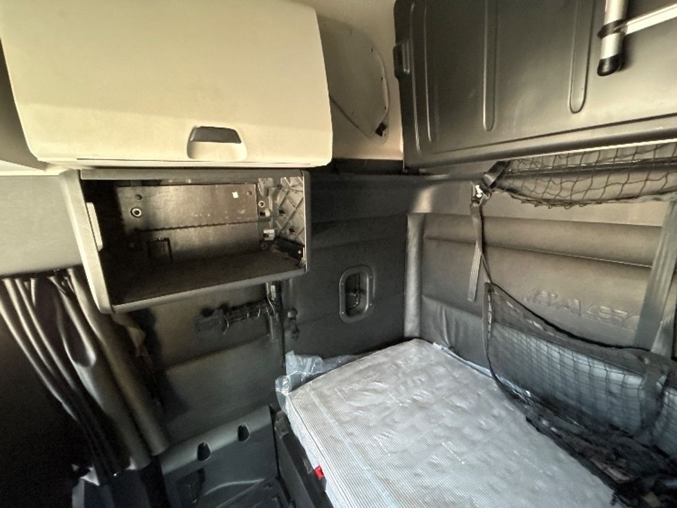 Sleeper Tractor-Heavy Duty Tractors-Freightliner-2024-T12664ST-Fort Worth-TX-293,698\n\t\tmiles-$ 113,500 - Image 19