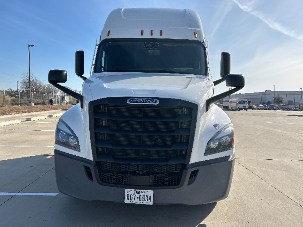 Sleeper Tractor-Heavy Duty Tractors-Freightliner-2024-T12664ST-Fort Worth-TX-293,698\n\t\tmiles-$ 113,500 - Image 2