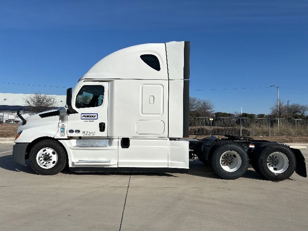Sleeper Tractor-Heavy Duty Tractors-Freightliner-2024-T12664ST-Fort Worth-TX-293,698\n\t\tmiles-$ 113,500 - Image 4
