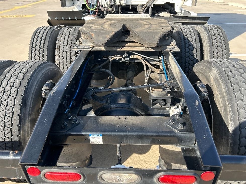 Sleeper Tractor-Heavy Duty Tractors-Freightliner-2024-T12664ST-Fort Worth-TX-293,698\n\t\tmiles-$ 113,500 - Image 6