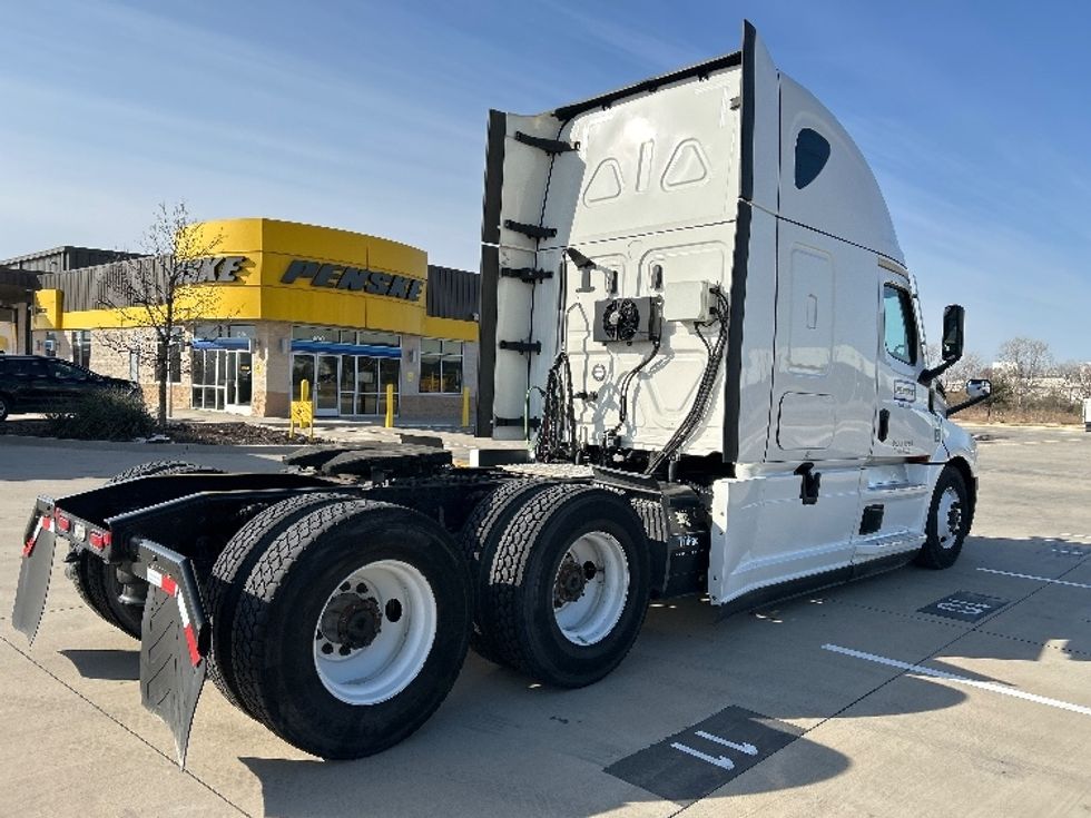Sleeper Tractor-Heavy Duty Tractors-Freightliner-2024-T12664ST-Fort Worth-TX-293,698\n\t\tmiles-$ 113,500 - Image 7