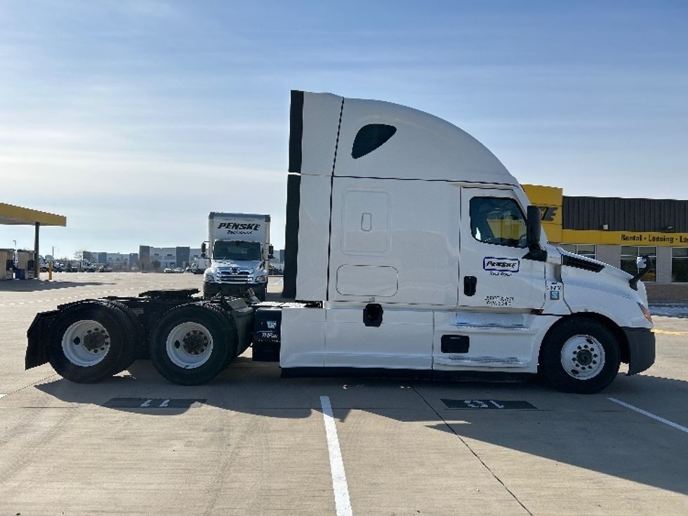 Sleeper Tractor-Heavy Duty Tractors-Freightliner-2024-T12664ST-Fort Worth-TX-293,698\n\t\tmiles-$ 113,500 - Image 8