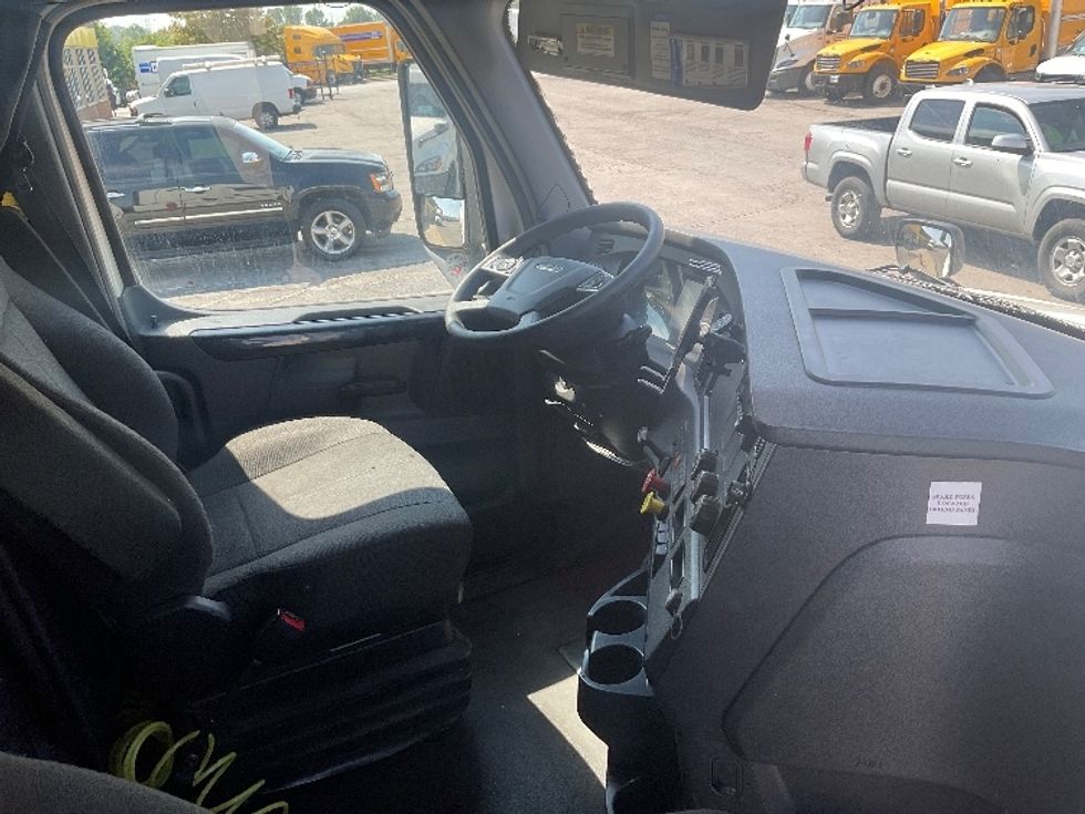 Sleeper Tractor-Heavy Duty Tractors-Freightliner-2024-T12664ST-Kansas City-MO-594,599\n\t\tmiles-$ 75,500 - Image 15