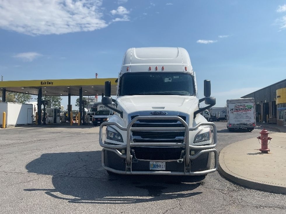 Sleeper Tractor-Heavy Duty Tractors-Freightliner-2024-T12664ST-Kansas City-MO-594,599\n\t\tmiles-$ 75,500 - Image 2