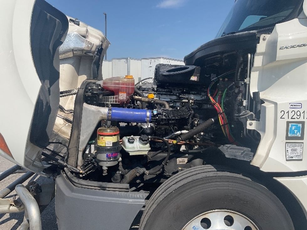 Sleeper Tractor-Heavy Duty Tractors-Freightliner-2024-T12664ST-Kansas City-MO-594,599\n\t\tmiles-$ 75,500 - Image 21