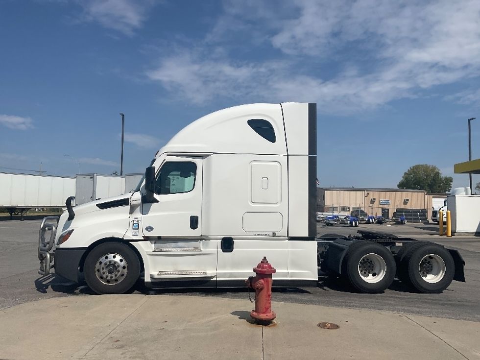 Sleeper Tractor-Heavy Duty Tractors-Freightliner-2024-T12664ST-Kansas City-MO-594,599\n\t\tmiles-$ 75,500 - Image 4