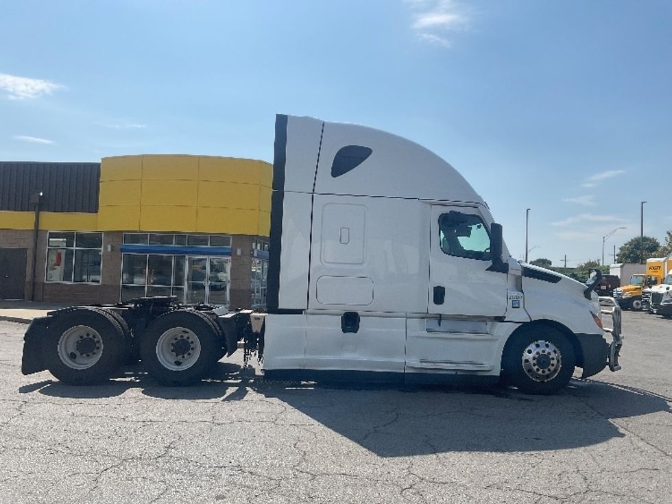 Sleeper Tractor-Heavy Duty Tractors-Freightliner-2024-T12664ST-Kansas City-MO-594,599\n\t\tmiles-$ 75,500 - Image 8