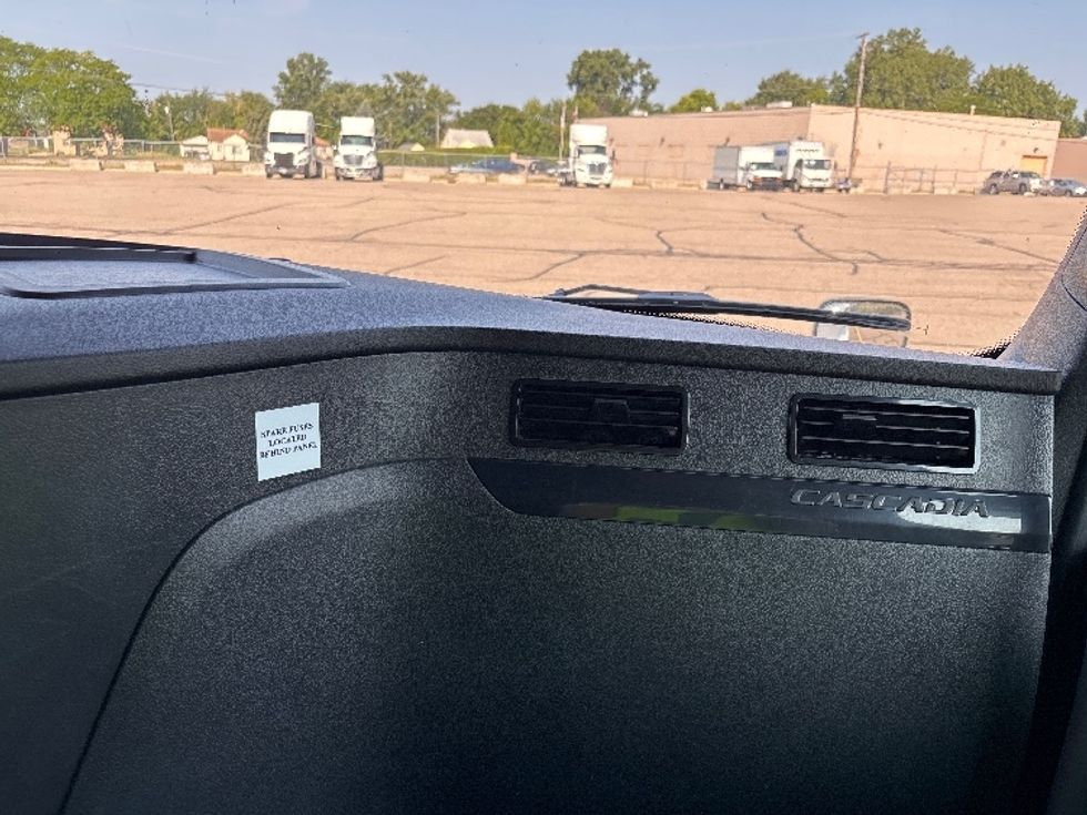 Sleeper Tractor-Heavy Duty Tractors-Freightliner-2024-T12664ST-Lansing-MI-548,846\n\t\tmiles-$ 83,750 - Image 14