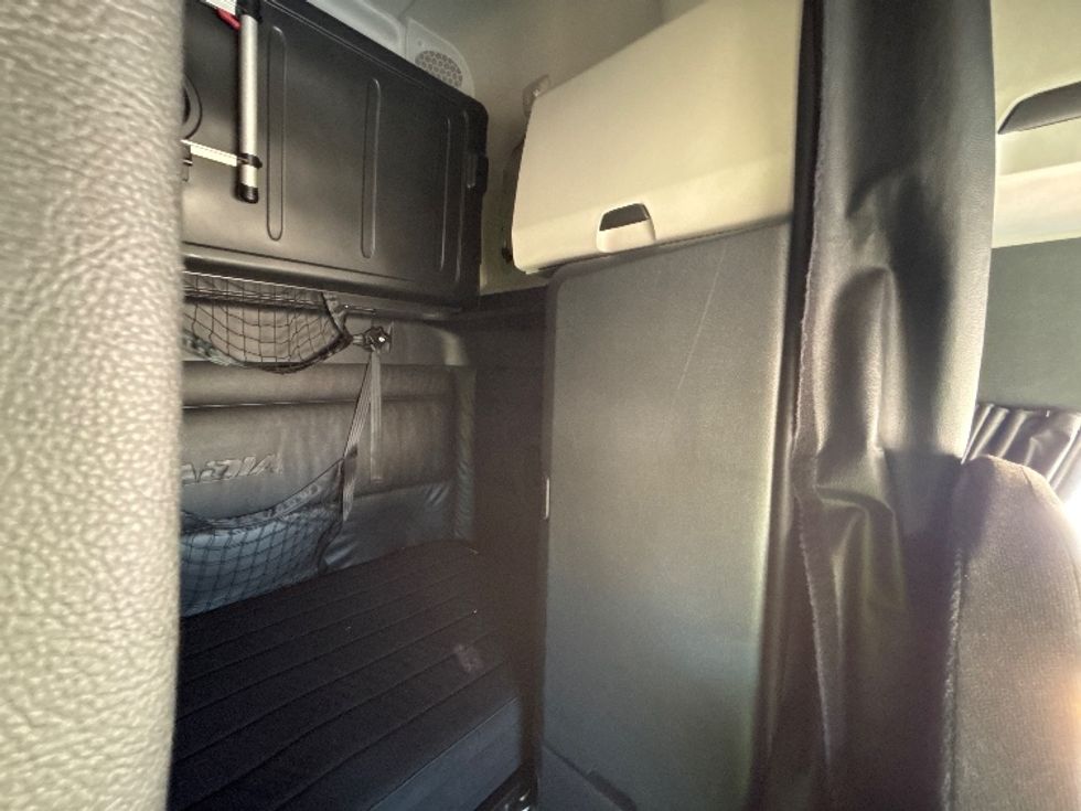 Sleeper Tractor-Heavy Duty Tractors-Freightliner-2024-T12664ST-Lansing-MI-548,846\n\t\tmiles-$ 83,750 - Image 18