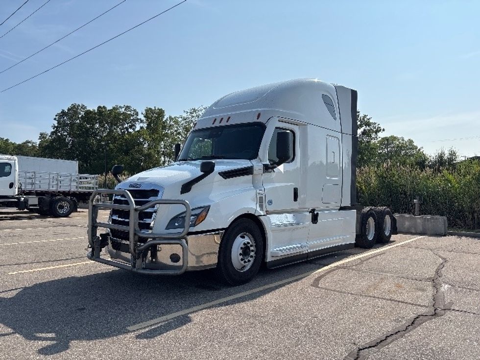 Sleeper Tractor-Heavy Duty Tractors-Freightliner-2024-T12664ST-Lansing-MI-548,846\n\t\tmiles-$ 83,750 - Image 3