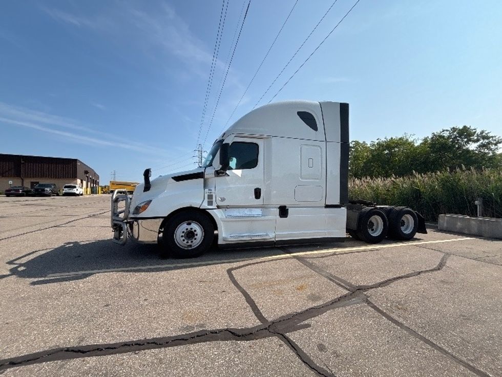 Sleeper Tractor-Heavy Duty Tractors-Freightliner-2024-T12664ST-Lansing-MI-548,846\n\t\tmiles-$ 83,750 - Image 4