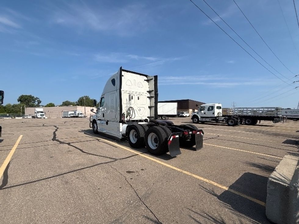 Sleeper Tractor-Heavy Duty Tractors-Freightliner-2024-T12664ST-Lansing-MI-548,846\n\t\tmiles-$ 83,750 - Image 5