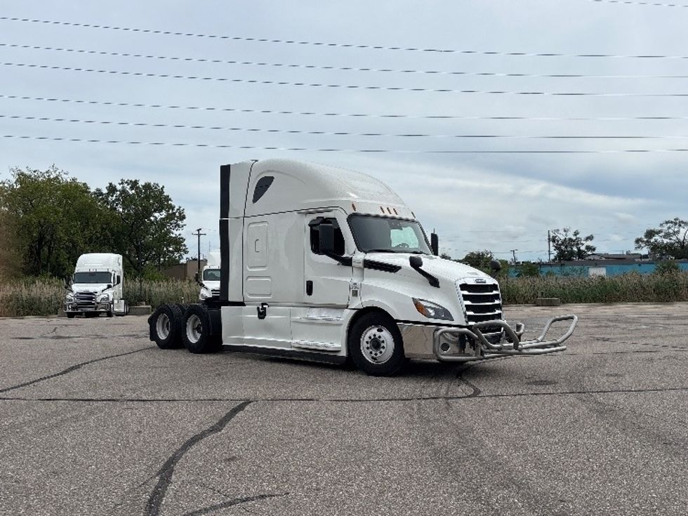 Sleeper Tractor-Heavy Duty Tractors-Freightliner-2024-T12664ST-Lansing-MI-596,206\n\t\tmiles-$ 78,750 - Image 1