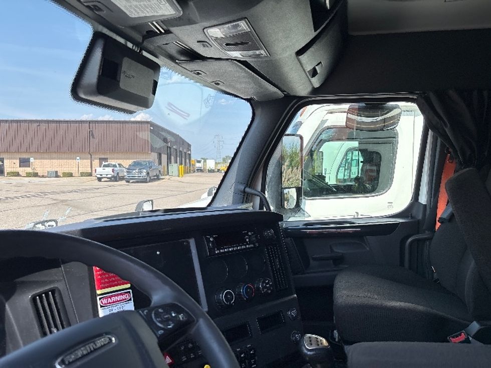 Sleeper Tractor-Heavy Duty Tractors-Freightliner-2024-T12664ST-Lansing-MI-596,206\n\t\tmiles-$ 78,750 - Image 10