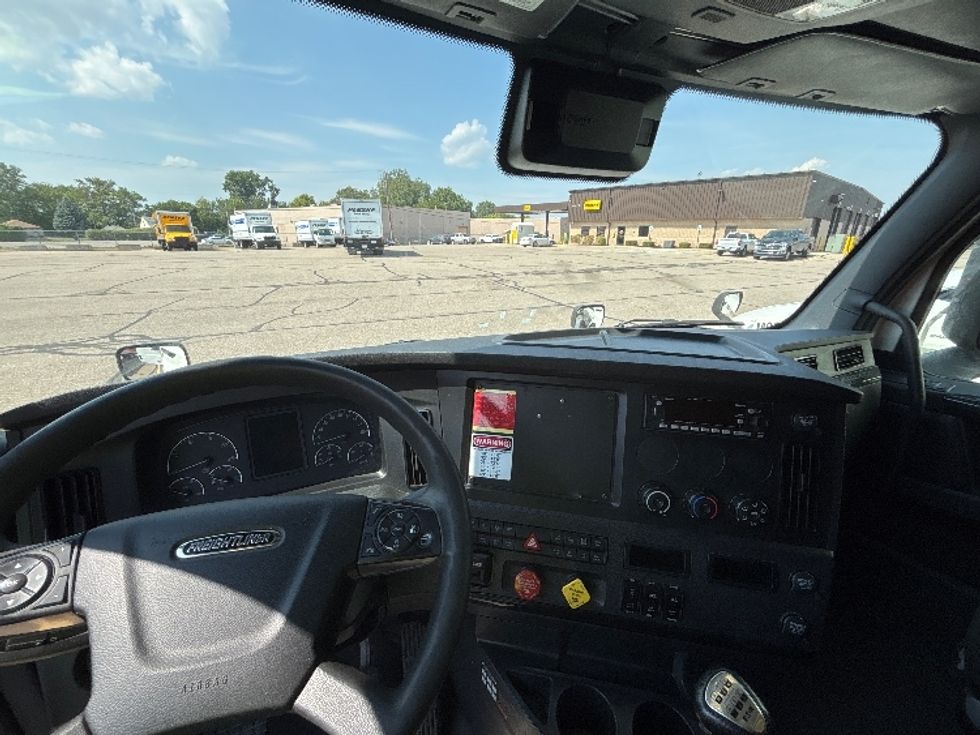 Sleeper Tractor-Heavy Duty Tractors-Freightliner-2024-T12664ST-Lansing-MI-596,206\n\t\tmiles-$ 78,750 - Image 11
