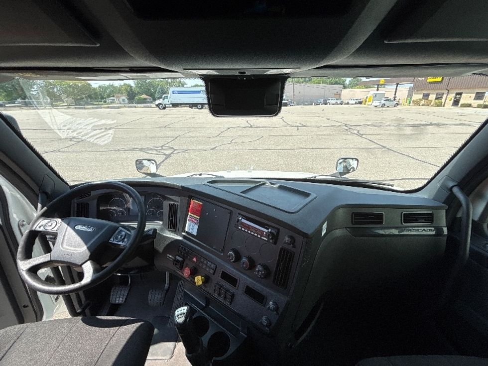 Sleeper Tractor-Heavy Duty Tractors-Freightliner-2024-T12664ST-Lansing-MI-596,206\n\t\tmiles-$ 78,750 - Image 12