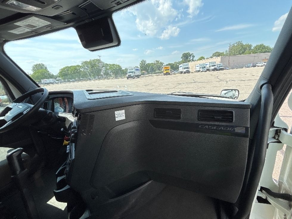 Sleeper Tractor-Heavy Duty Tractors-Freightliner-2024-T12664ST-Lansing-MI-596,206\n\t\tmiles-$ 78,750 - Image 14