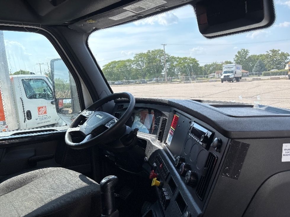Sleeper Tractor-Heavy Duty Tractors-Freightliner-2024-T12664ST-Lansing-MI-596,206\n\t\tmiles-$ 78,750 - Image 15