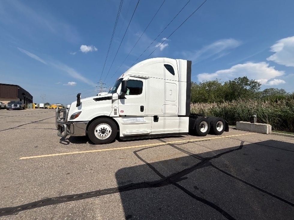 Sleeper Tractor-Heavy Duty Tractors-Freightliner-2024-T12664ST-Lansing-MI-596,206\n\t\tmiles-$ 78,750 - Image 4