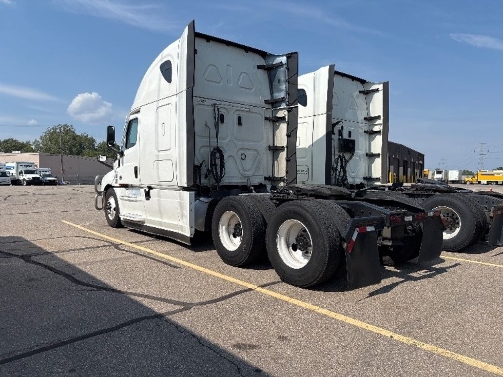 Sleeper Tractor-Heavy Duty Tractors-Freightliner-2024-T12664ST-Lansing-MI-596,206\n\t\tmiles-$ 78,750 - Image 5