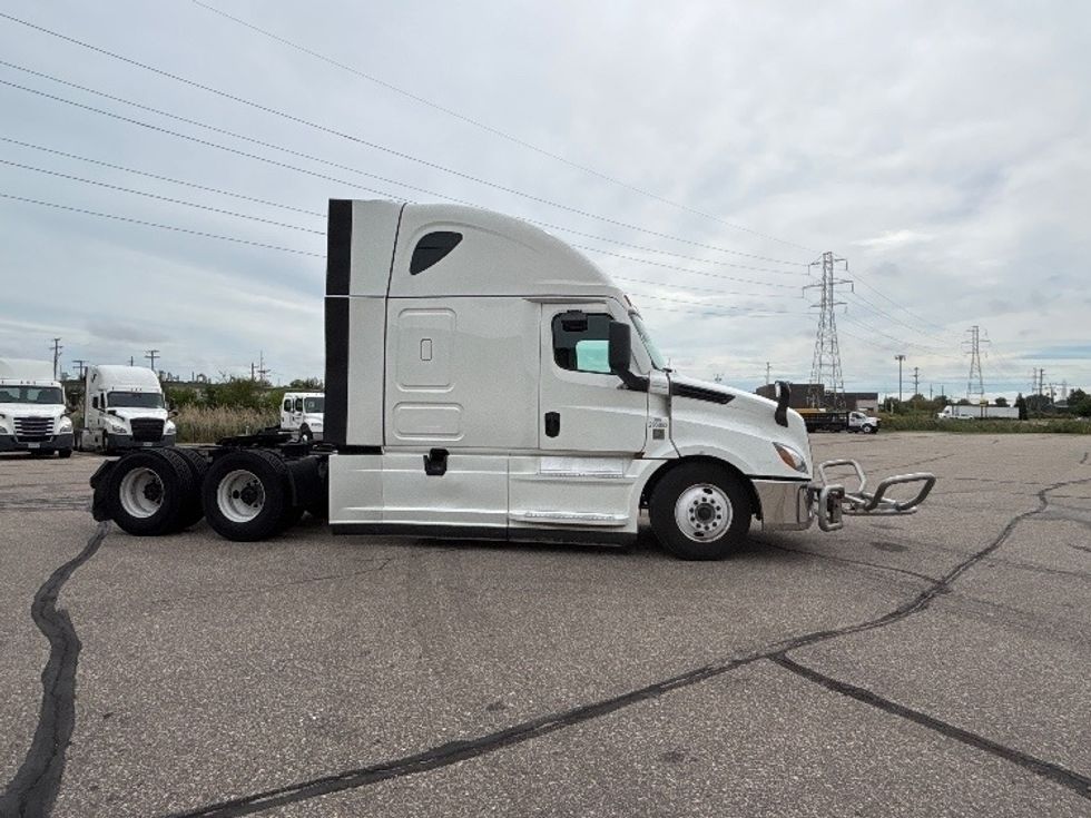 Sleeper Tractor-Heavy Duty Tractors-Freightliner-2024-T12664ST-Lansing-MI-596,206\n\t\tmiles-$ 78,750 - Image 8