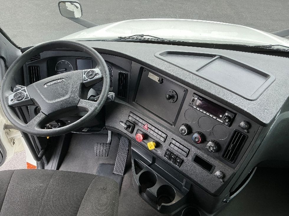 Sleeper Tractor-Heavy Duty Tractors-Freightliner-2024-T12664ST-Lexington-KY-551,595\n\t\tmiles-$ 84,750 - Image 11